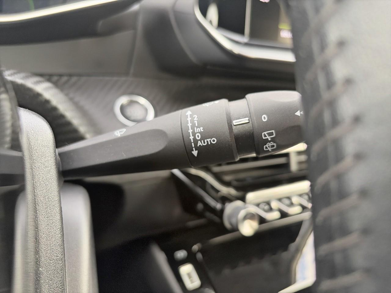 Peugeot 208 1.2 puretech 100ch s&s allure pack — photo 17