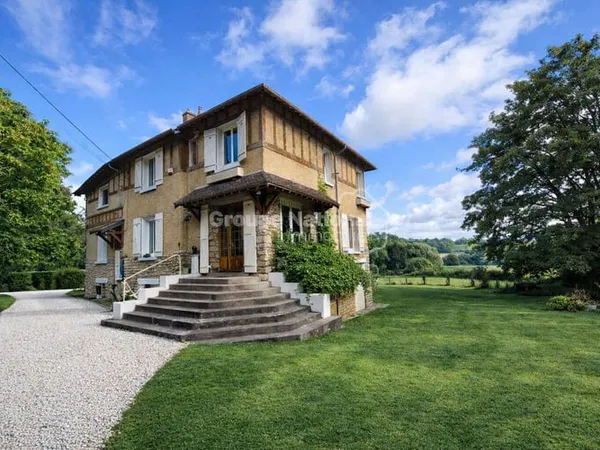 Maison 10 pièces 222 m²