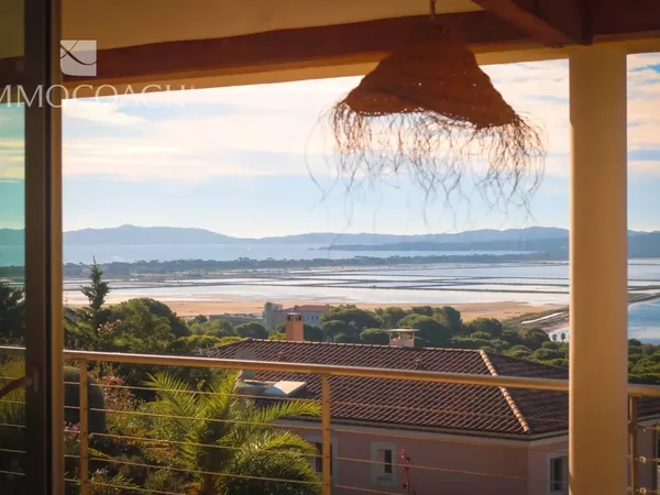 Belle villa contemporaine avec vue mer à Hyères
