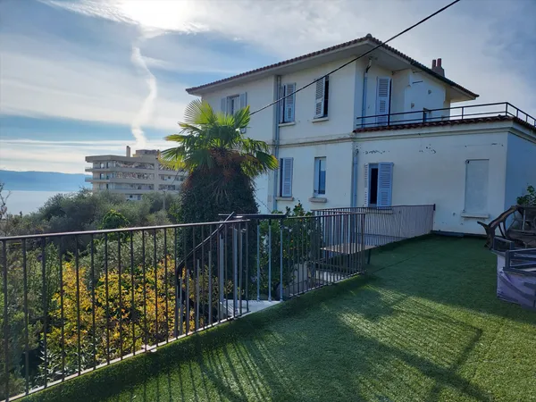 Ajaccio centre ville maison de Maître de 320m2 garage vue mer