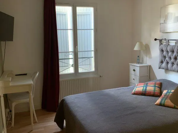 Chambre meublée