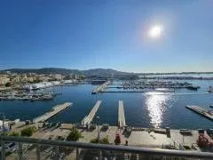 Cannes, face au Vieux Port, 4 pièces avec grande terrasse et parking.