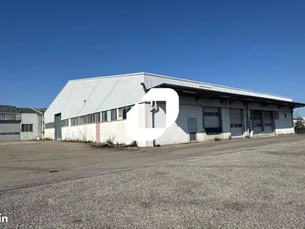 Local d'activité 740 m²