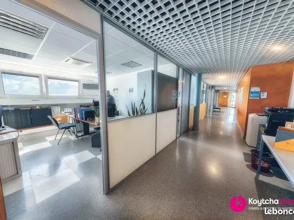 Bureaux 1 301 m²