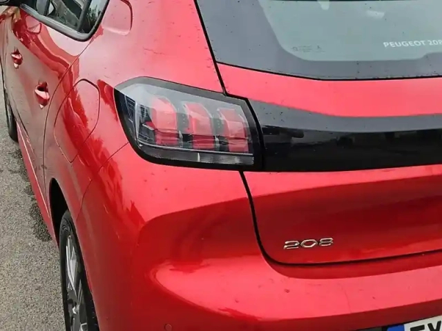 Peugeot 208 puretech 100 s&amp;s bvm6 — photo 17