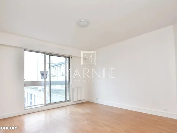 Studio 1 pièce 28 m²