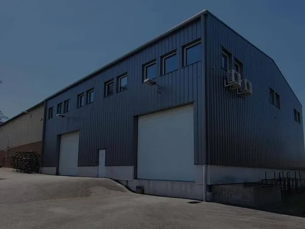 Local d'activité 1680 m²