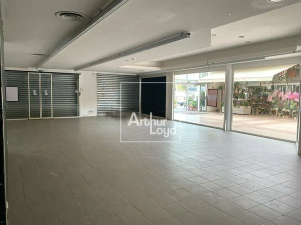 Local commercial 165 m²