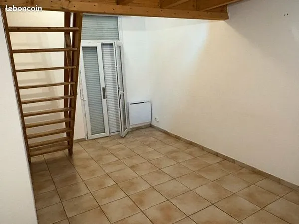 T1 bis en très bon état avec mezzanine