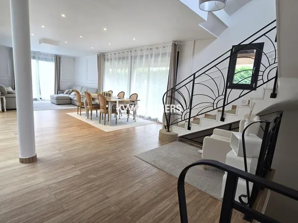 Vente : maison d'Architecte d'Exception - T9 (446 m²) à ELANCOURT