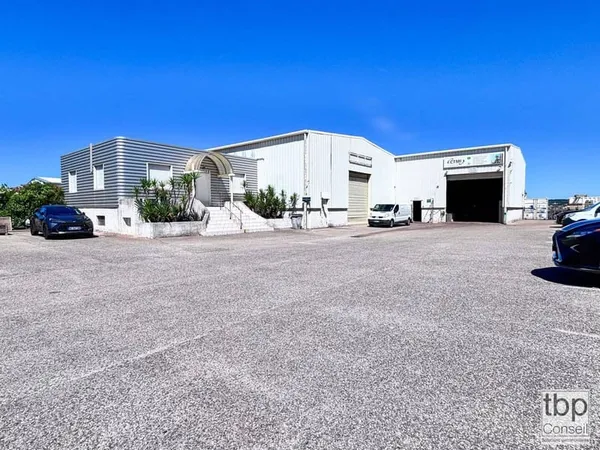 Local commercial 1045 m²