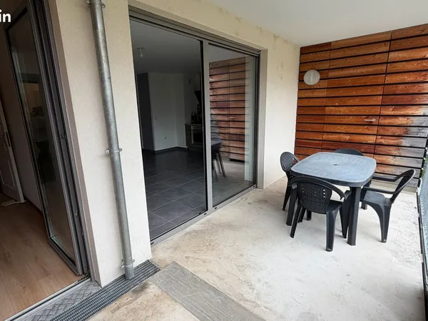 Appartement T2 récent avec terrasse et parking privé etcouvert