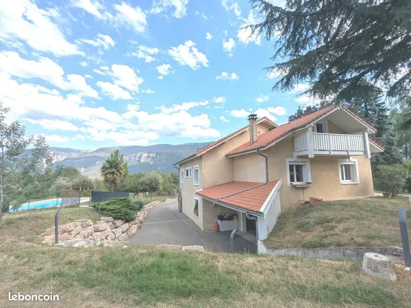 Maison 7 pièces 180 m²