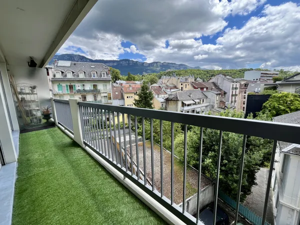 A VENDRE T3/4 CENTRE CALME GARAGE BALCONS