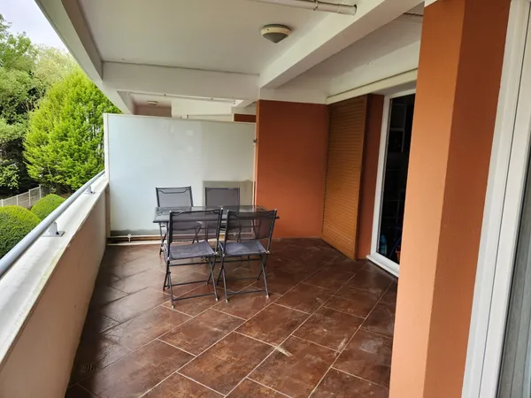 Vends appartement - 90 m² - S. d'eau, S. de B. Parking S/S