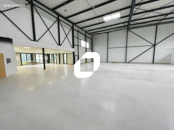 Local d'activité 2 527 m²
