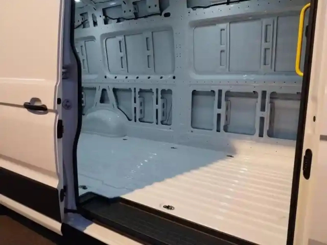 Volkswagen Crafter fg 35 l4h3 2.0 tdi 140ch business traction bva8 — photo 10