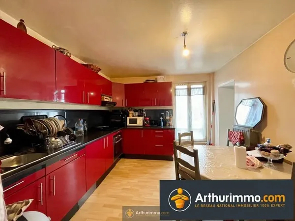 315 M2 IMMEUBLE AVEC RESTAURANT & F4 DE 100 M2 À COULOMMIERS