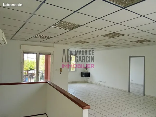 Bureau 4 pièces 110 m²