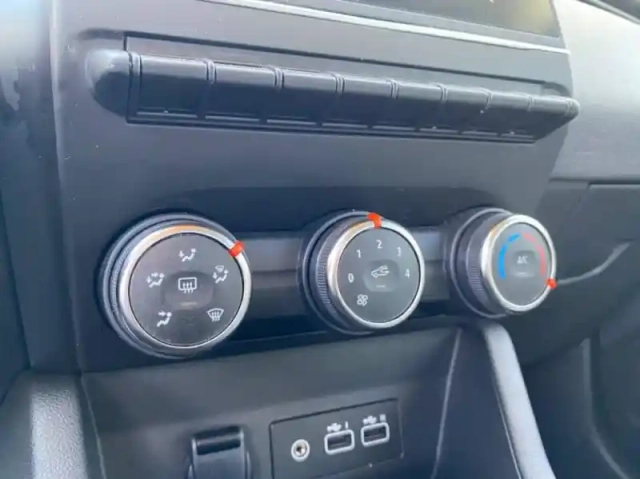 Renault Clio 1.0 tce 90ch evolution - 24 — photo 9