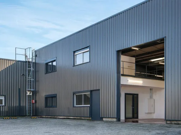 Local d'activité 6057 m²