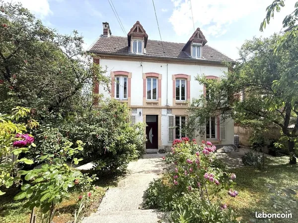 Maison 8 pièces 205 m²