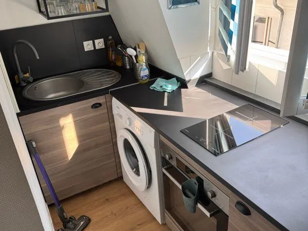 Studio 24 m² rénové avec verrière et chambre séparée
