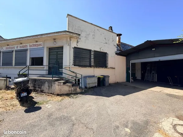 Entrepôt 1899 m² Villeurbanne