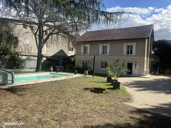 Maison 12 pièces 200 m²