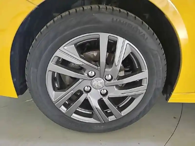 Peugeot 208 puretech 75 s&amp;s bvm5 — photo 41