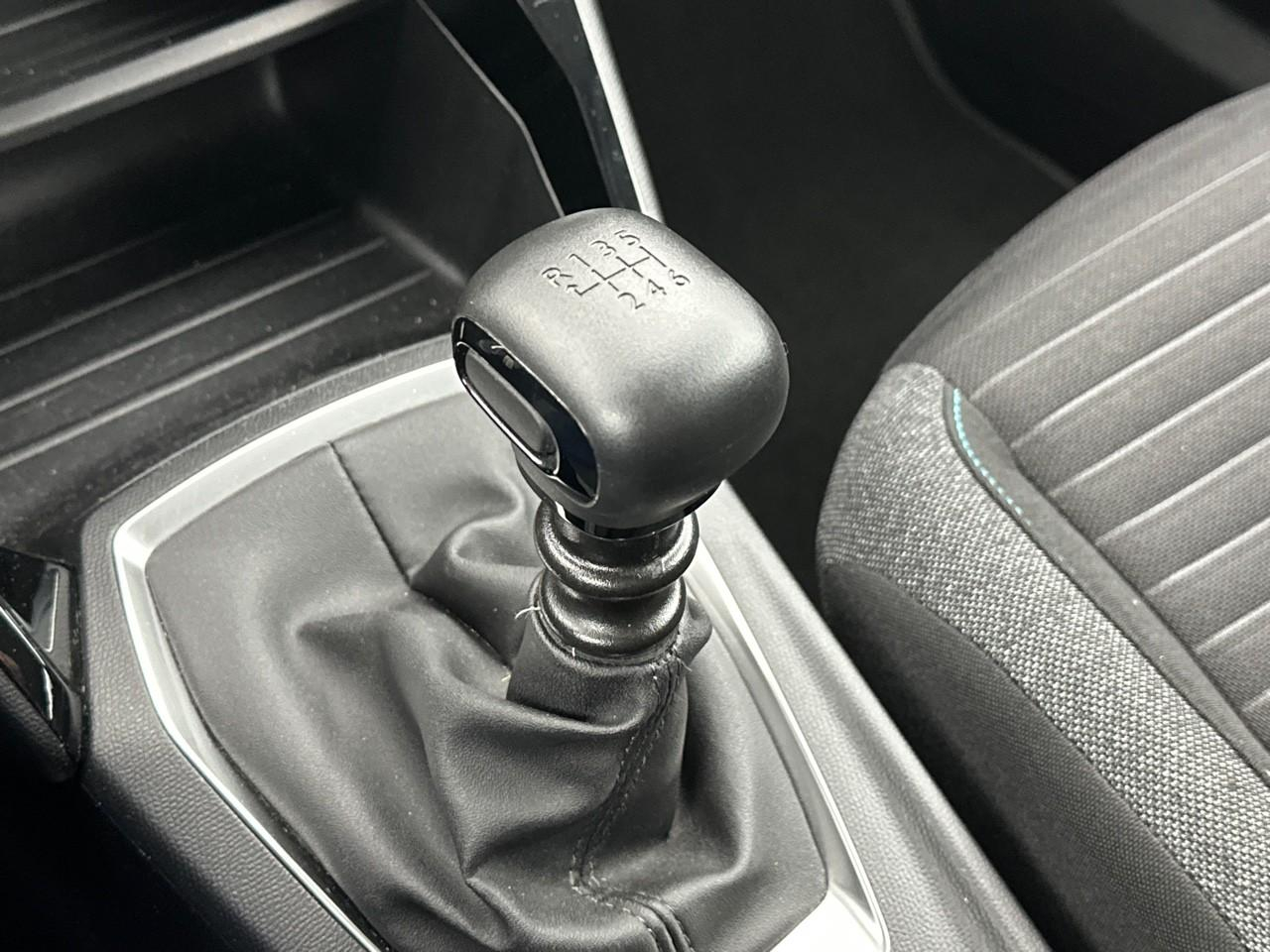 Peugeot 2008 puretech 130 s&s bvm6 style — photo 28