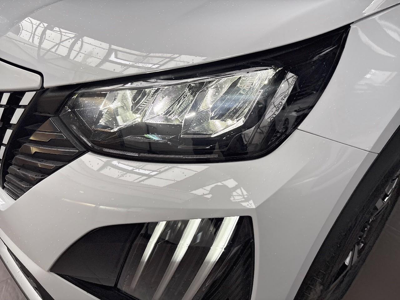 Peugeot 2008 130 s&s eat8 allure — photo 16