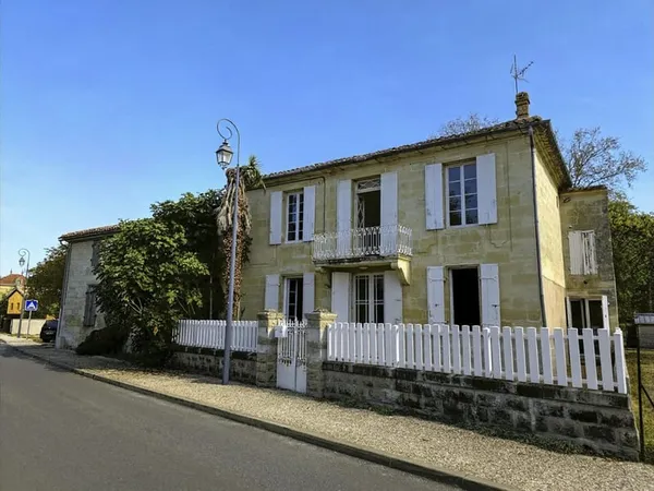 Maison de Village, Sainte Terre
