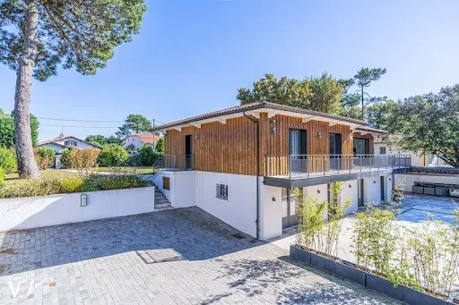 Maison 8 pièces 270 m²