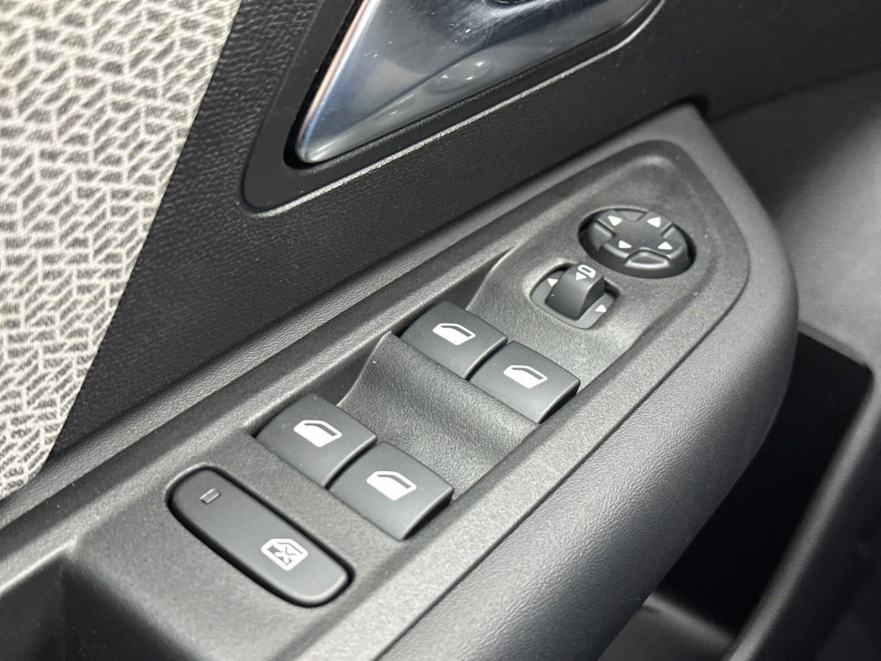 Citroën C4 puretech 130 s&s eat8 shine pack — photo 16