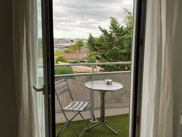 Studio meublé et équipé