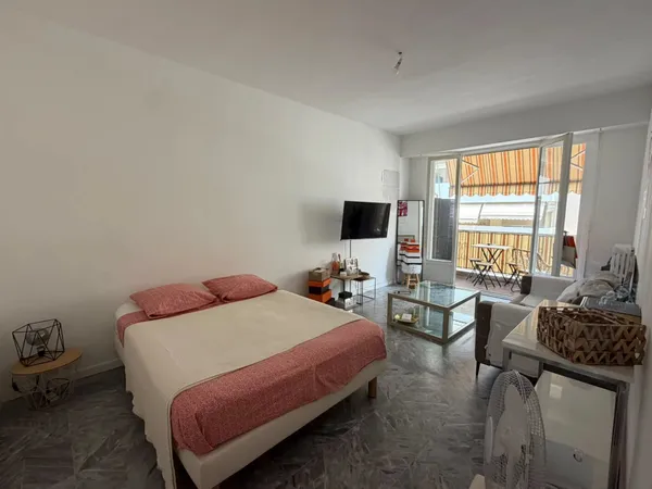 Charmant studio avec balcon à Saint-Barthélémy, Nice