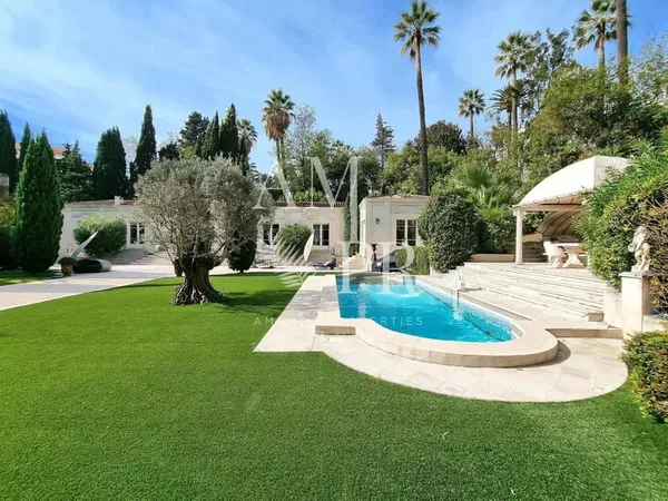 Luxueuse propriété avec piscine et proche des plages
