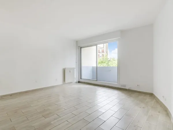 Paris 19 : Studio de 29m² en très bon état avec balcon