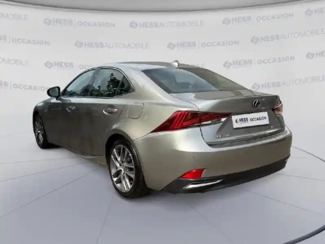 Lexus Is 300h luxe euro6d-t — photo 8