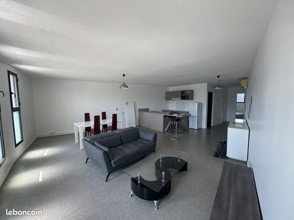 À louer - Magnifique appartement T2 meublé d'une superficie exceptionnelle de 70 m², entièrement amé