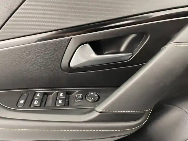Peugeot 208 puretech 100 s&amp;s eat8 — photo 2