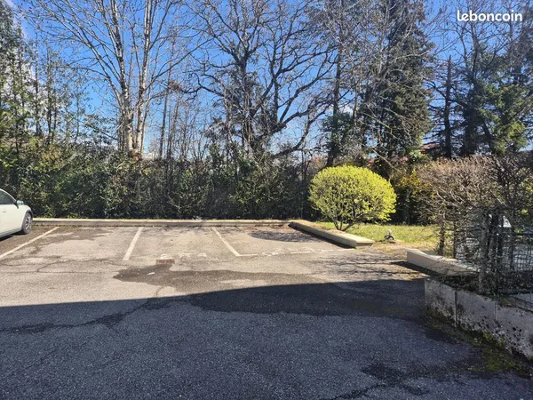 Place parking extérieure