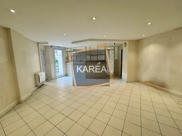 Local professionnel 148 m²