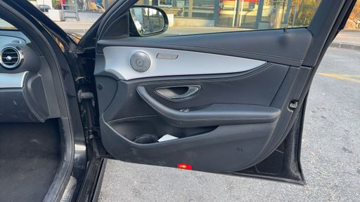 Mercedes Classe E 300 de 306 EQ Power  9G-Tronic - AMG Line – 2022 – 149879 km – Hybride rechargeable – Boîte Automatique — photo 33
