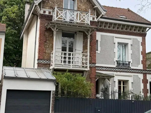 94400 VITRY MAISON 8 PIECES 200 M² TERRAIN 401 M²