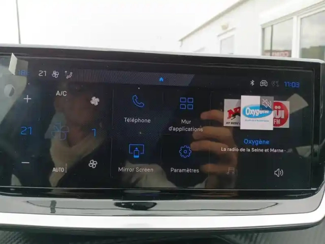 Peugeot 208 hybrid 100 e-dcs6 — photo 17