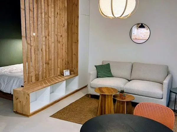 Studio avec courrette, la roquette