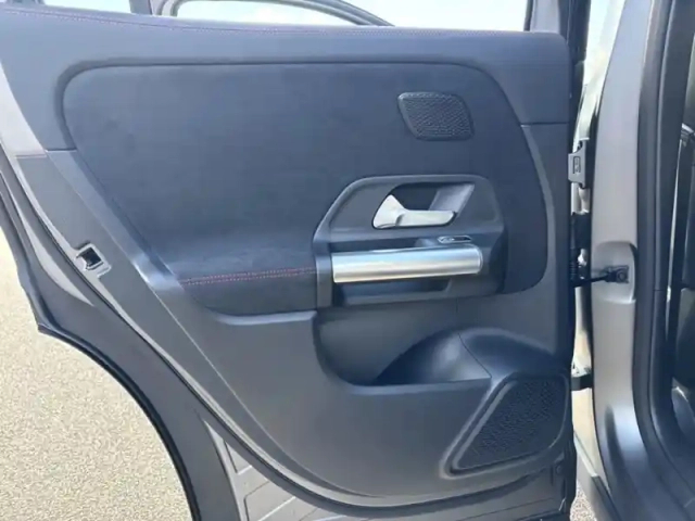 Mercedes Gla 250 e hybrid eq edition 140 — photo 16