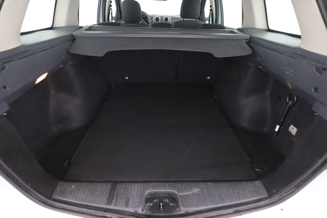 Dacia Logan MCV 1.5 dCi Prestige — photo 16